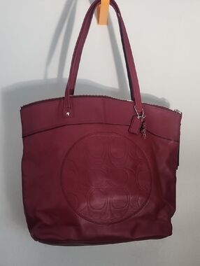 Coach Large Tote in Burgundy Leather with Logo Medallion